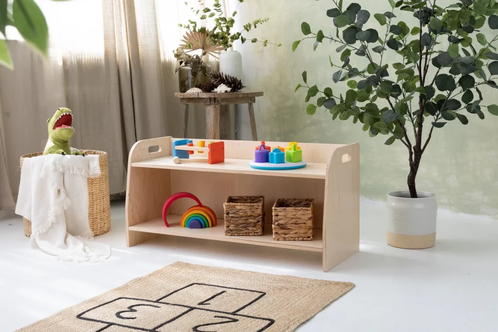 Kleines Montessori Regal